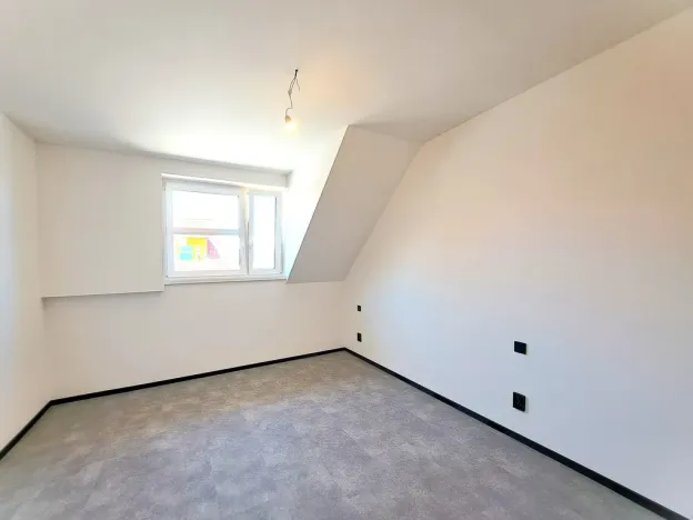 Prodej bytu 4+kk, Stochov, náměstí u dubu, 110 m2