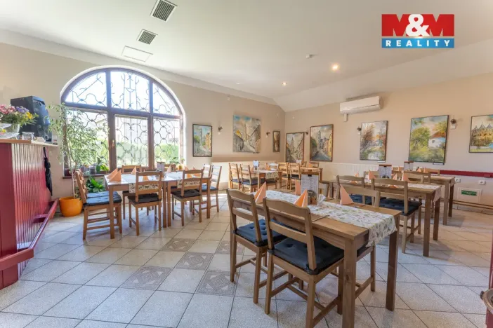 Prodej restaurace, Suchdol, 390 m2