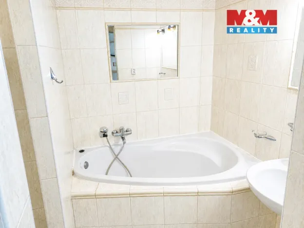 Pronájem bytu 3+1, Praha - Libuš, V rohu, 82 m2