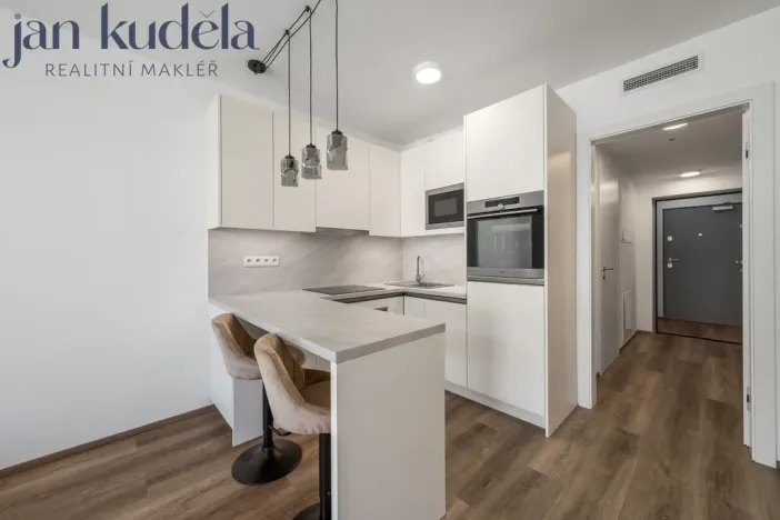 Pronájem bytu 1+kk, Brno - Komín, Bystrcká, 33 m2