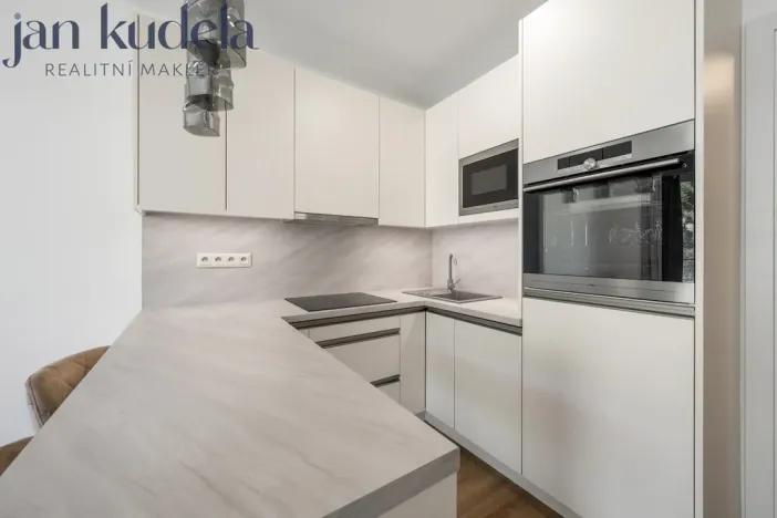 Pronájem bytu 1+kk, Brno - Komín, Bystrcká, 33 m2