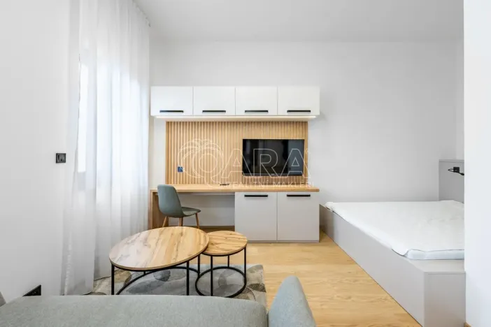 Pronájem bytu 1+kk, Praha - Karlín, Pobřežní, 35 m2