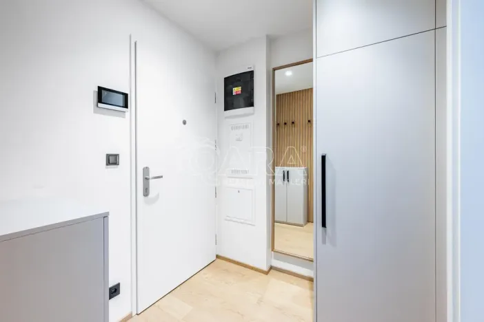 Pronájem bytu 1+kk, Praha - Karlín, Pobřežní, 35 m2