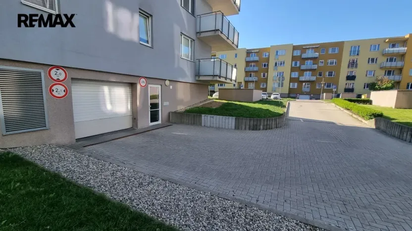 Pronájem garážového stání, Olomouc, Peškova, 12 m2