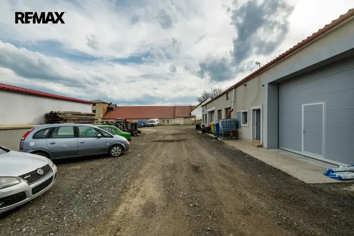 Prodej výrobních prostor, Buřenice, 2100 m2