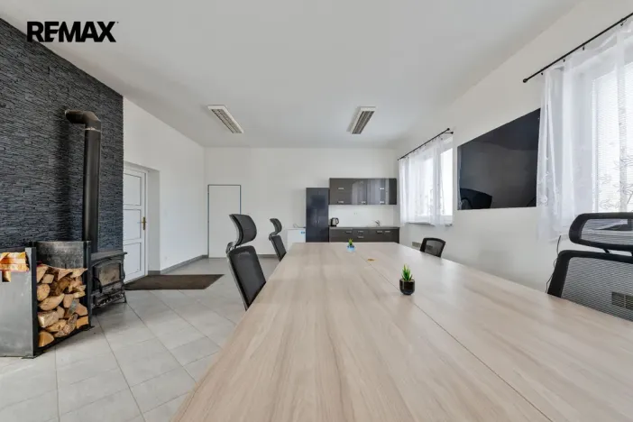 Prodej výrobních prostor, Buřenice, 2100 m2