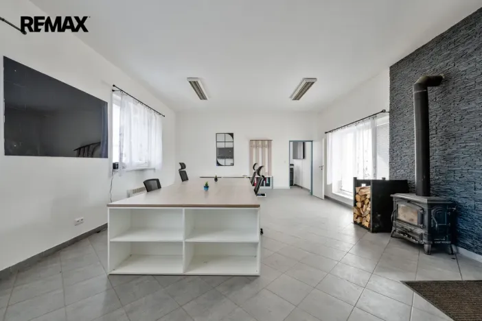 Prodej výrobních prostor, Buřenice, 2100 m2
