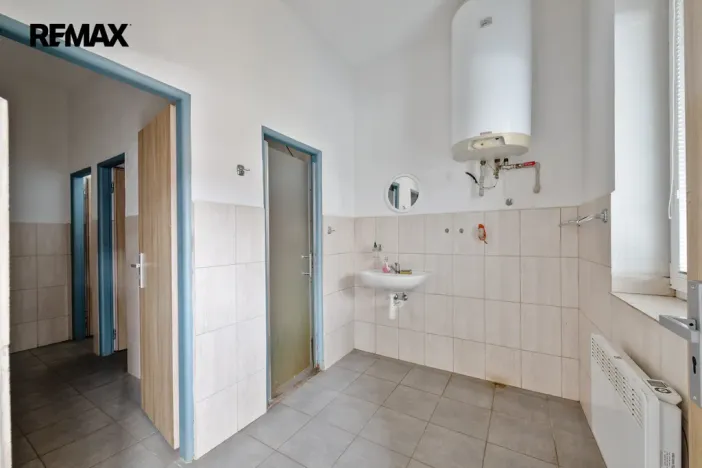 Prodej výrobních prostor, Buřenice, 2100 m2
