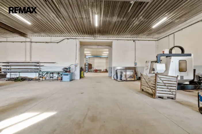 Prodej výrobních prostor, Buřenice, 2100 m2