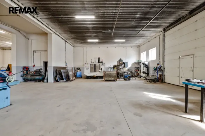 Prodej výrobních prostor, Buřenice, 2100 m2