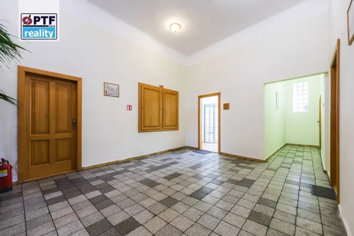 Pronájem obchodního prostoru, Plzeň, Dominikánská, 60 m2