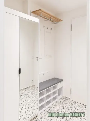 Pronájem bytu 1+kk, Praha - Radlice, U Komína, 33 m2
