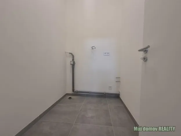 Pronájem obchodního prostoru, Praha - Žižkov, Hartigova, 88 m2