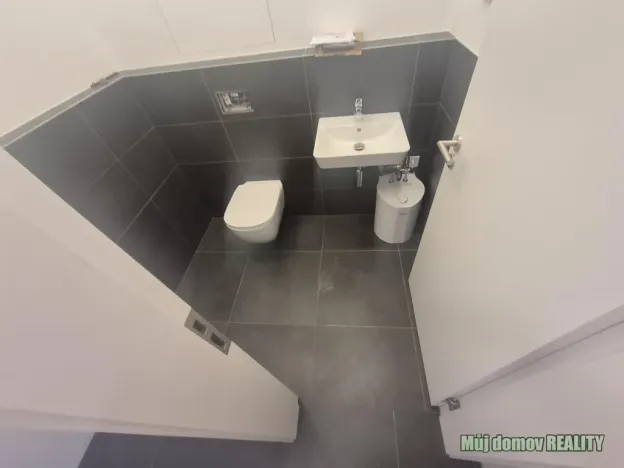 Pronájem obchodního prostoru, Praha - Žižkov, Hartigova, 88 m2