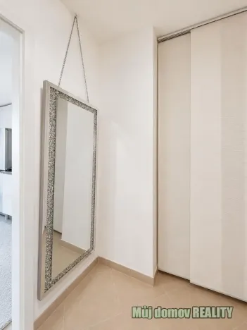 Pronájem bytu 1+kk, Praha - Hloubětín, Poděbradská, 46 m2