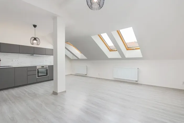 Pronájem bytu 1+kk, Praha - Vršovice, Košická, 49 m2