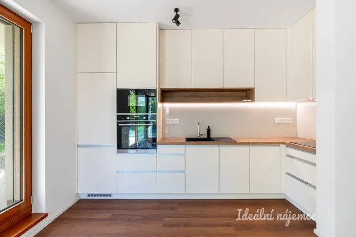 Pronájem bytu 2+kk, Praha - Radlice, Lučištníků, 67 m2
