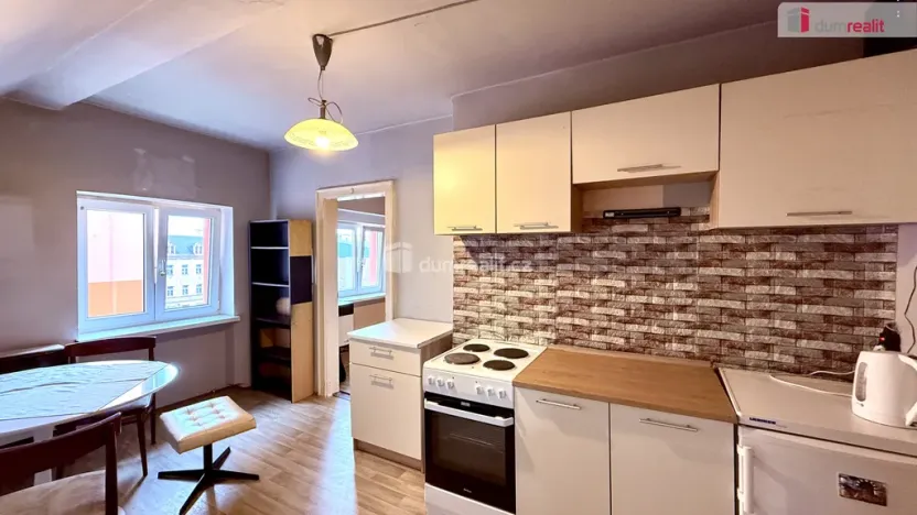 Prodej bytu 1+1, Karlovy Vary - Stará Role, Hlávkova, 58 m2