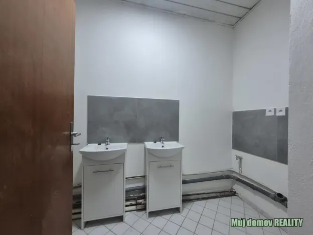 Pronájem obchodního prostoru, Praha - Uhříněves, Přátelství, 626 m2
