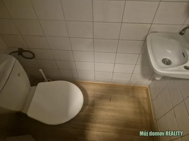 Pronájem obchodního prostoru, Praha - Libeň, náměstí Dr. Václava Holého, 300 m2