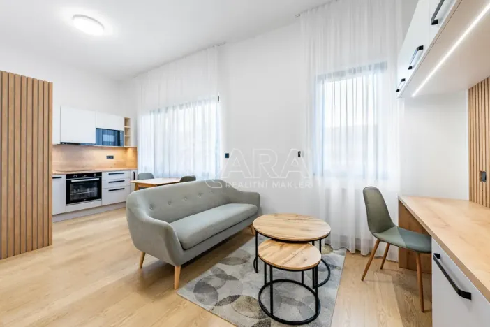 Pronájem bytu 1+kk, Praha - Karlín, Pobřežní, 32 m2