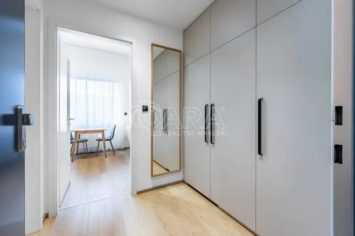 Pronájem bytu 1+kk, Praha - Karlín, Pobřežní, 32 m2