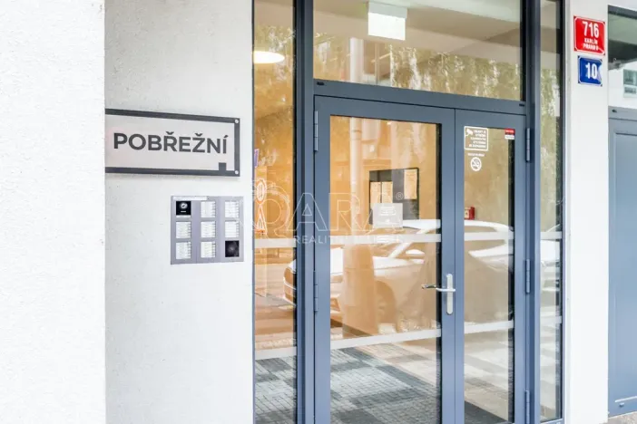 Pronájem bytu 1+kk, Praha - Karlín, Pobřežní, 32 m2