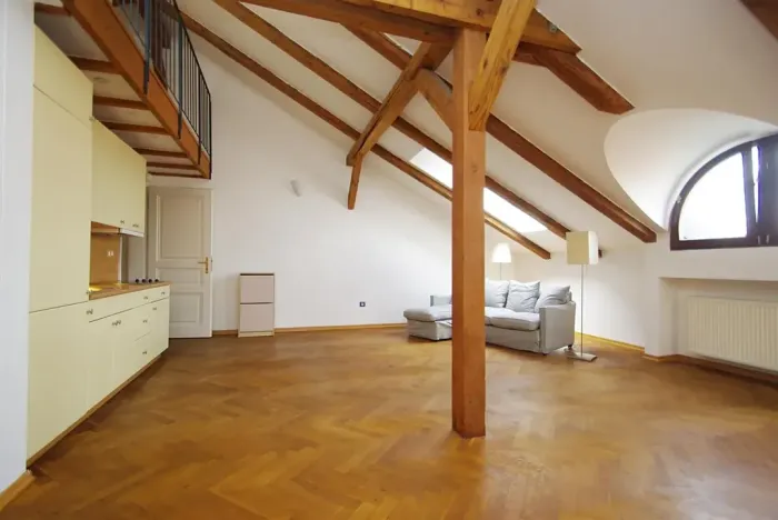 Pronájem atypického bytu, Praha - Karlín, Za Poříčskou bránou, 61 m2
