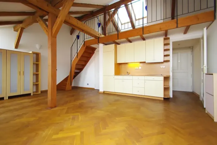 Pronájem atypického bytu, Praha - Karlín, Za Poříčskou bránou, 61 m2