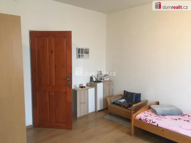 Pronájem bytu 2+kk, Praha - Kobylisy, Zenklova, 43 m2