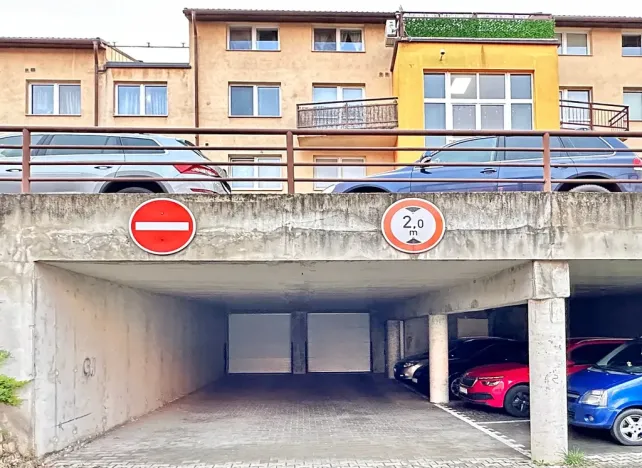 Pronájem garáže, Brno, Božetěchova, 18 m2