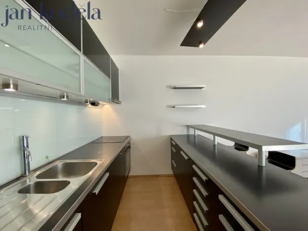 Pronájem bytu 1+kk, Brno, Mojmírovo náměstí, 40 m2