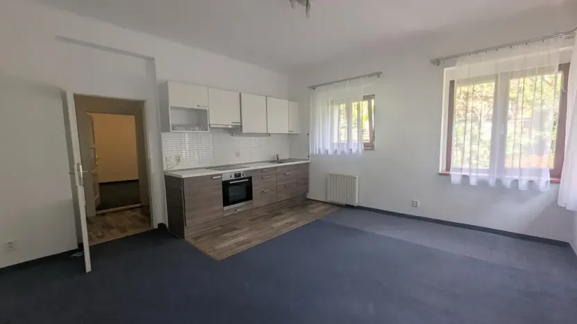 Pronájem bytu 2+kk, Praha - Kobylisy, Služská, 43 m2