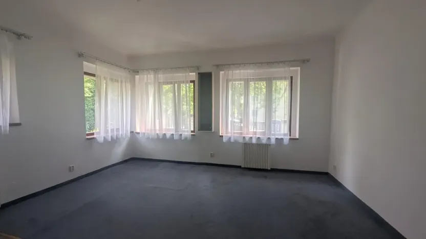 Pronájem bytu 2+kk, Praha - Kobylisy, Služská, 43 m2