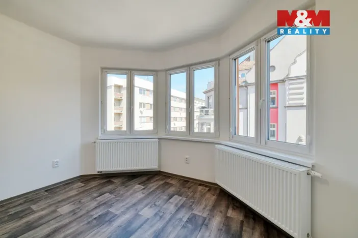 Pronájem bytu 4+1, Cheb, Májová, 121 m2