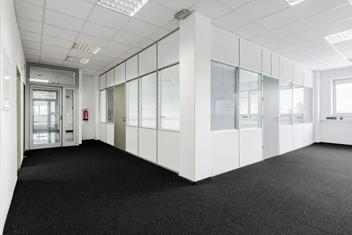 Pronájem kanceláře, Praha - Letňany, Veselská, 225 m2