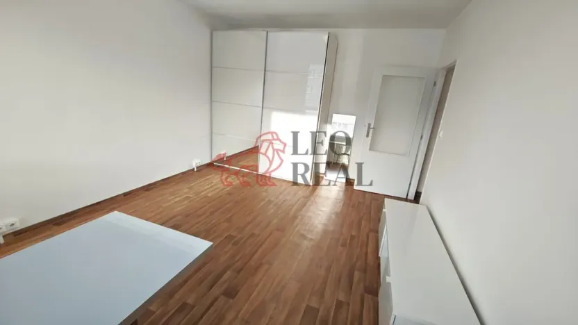 Pronájem bytu 1+kk, Praha - Podolí, Kaplická, 33 m2