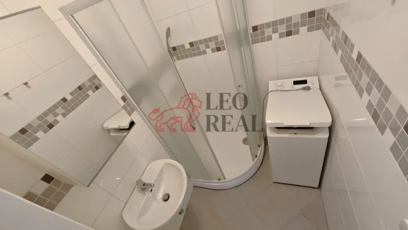 Pronájem bytu 1+kk, Praha - Podolí, Kaplická, 33 m2