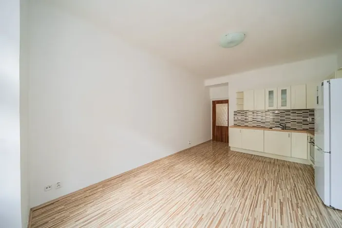 Pronájem bytu 2+kk, Praha - Vršovice, Vršovická, 48 m2