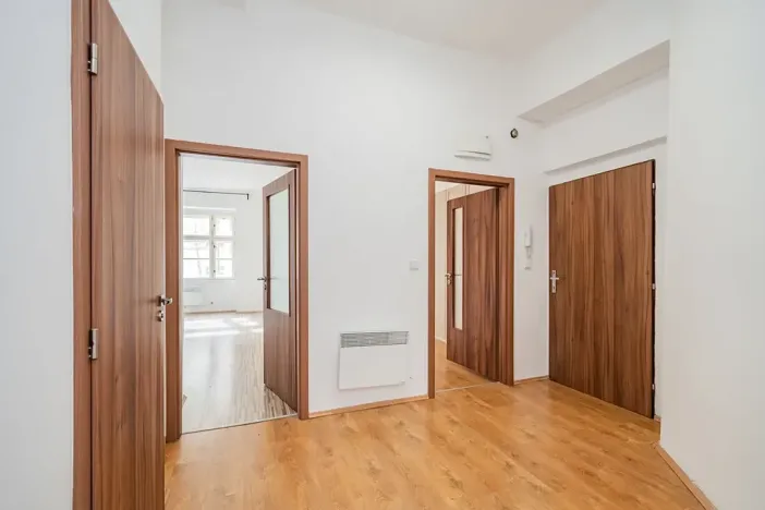 Pronájem bytu 2+kk, Praha - Vršovice, Vršovická, 48 m2