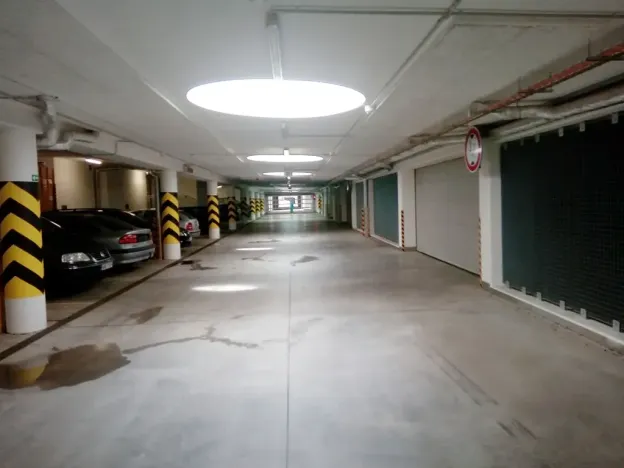 Pronájem garážového stání, Hradec Králové, třída Edvarda Beneše, 6 m2