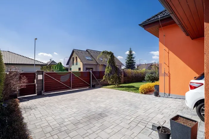Prodej rodinného domu, Strančice, V Zátiší, 202 m2