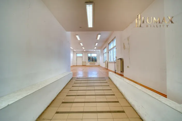 Pronájem obchodního prostoru, Hradec Králové, S. K. Neumanna, 250 m2