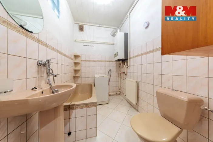 Prodej bytu 2+1, Karlovy Vary - Stará Role, Závodu míru, 59 m2