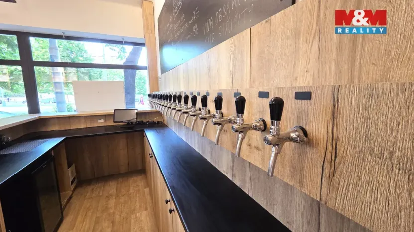 Pronájem obchodního prostoru, Praha - Holešovice, Ortenovo náměstí, 77 m2