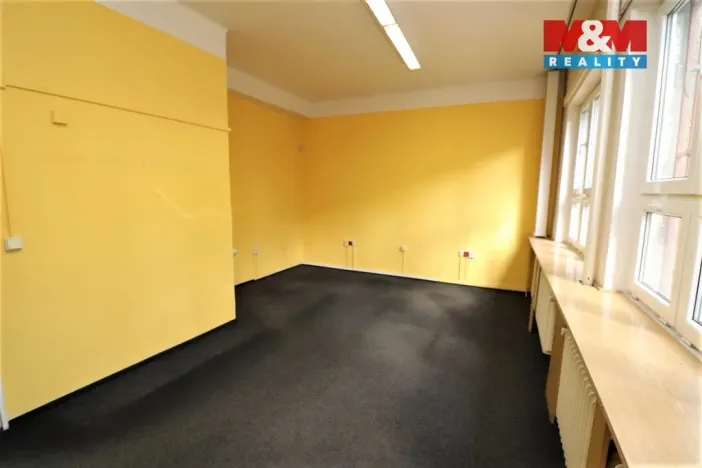 Pronájem obchodního prostoru, Praha - Holešovice, Ortenovo náměstí, 77 m2