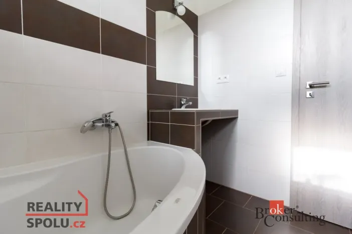 Pronájem bytu 2+kk, Žďár nad Sázavou - Žďár nad Sázavou 1, Jiřího z Poděbrad, 53 m2