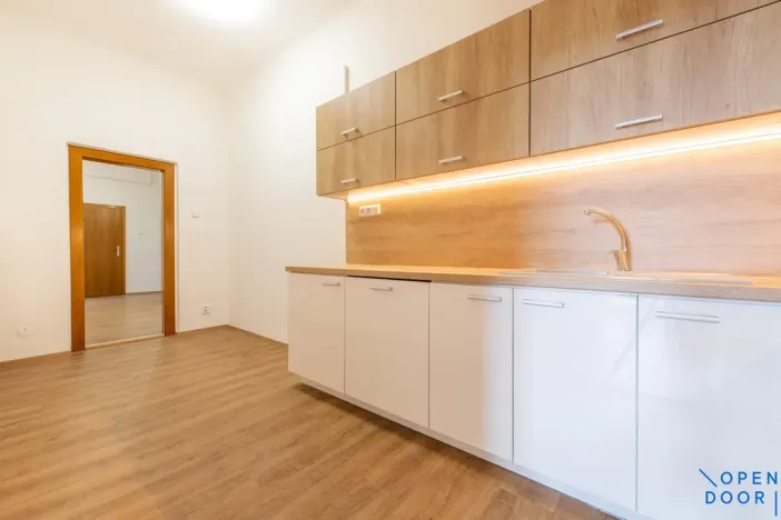 Pronájem bytu 3+1, Praha - Vinohrady, U Havlíčkových sadů, 100 m2