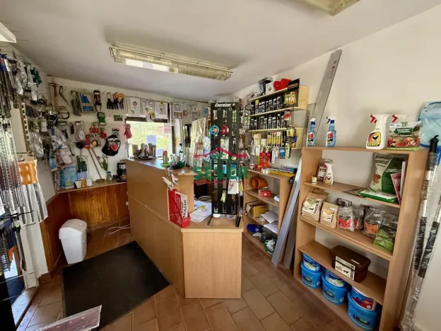 Prodej obchodního prostoru, Petrohrad - Černčice, 150 m2