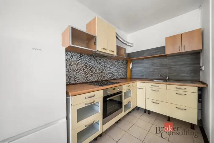 Pronájem bytu 1+kk, Hradec Králové - Moravské Předměstí, Vysocká, 33 m2